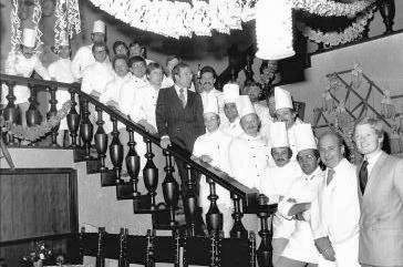 20 Pastry Chefs from around the world gathered in Vienna to attend Walter Glocker’s ( 4th from top) 10 day work shop.
