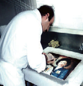 Finishing touches on the sugar picture of the Royal Brunei couple.