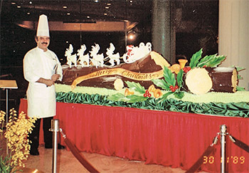 During Christmas we organised a competition. Whoever guessed the closest weight of the giant Yule Log cake will win a prize.